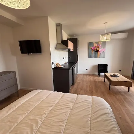 - A La Campagne, Marinette